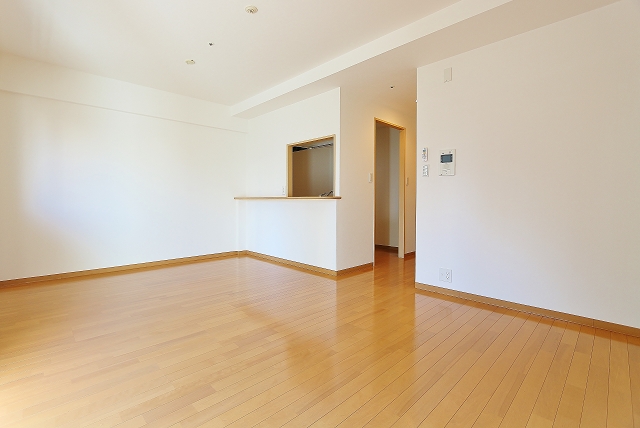 人気のカウンターキッチンのお部屋です