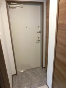明るい玄関でお出迎え！
