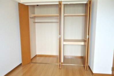 お洋服が多い方でも安心の収納力