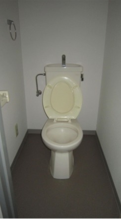 清潔感のあるトイレですね