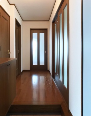 玄関からはこのようになっています。