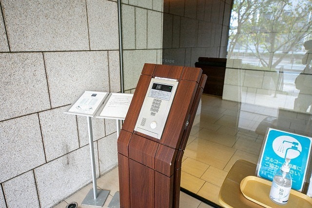 オートロックも完備。