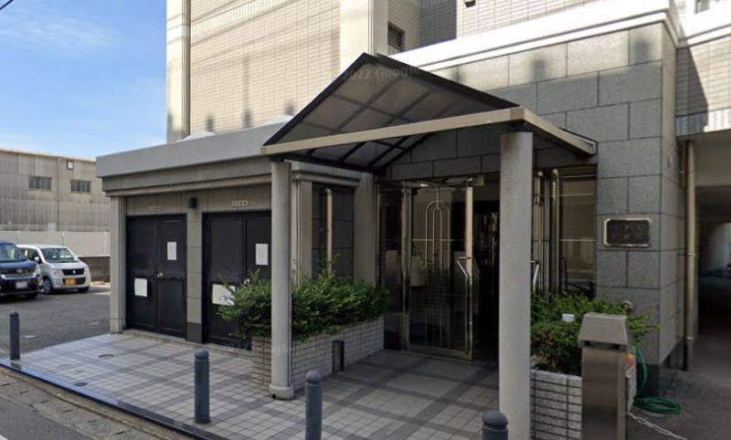 広くて清潔感のあるエントランスです