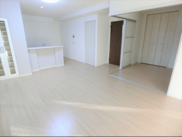 家具の配置がしやすいお部屋ですね
