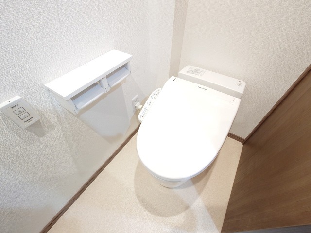 温水洗浄便座完備。