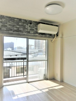 大きな窓で明るいお部屋