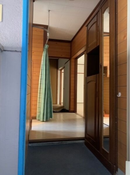 玄関から見るとこんな感じです。