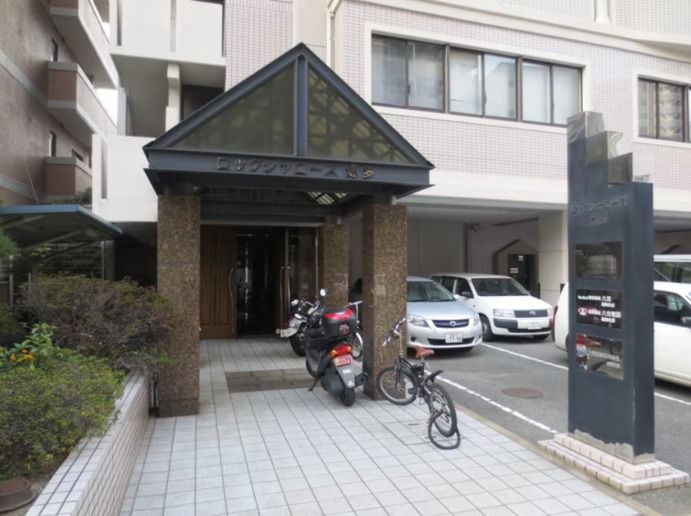 存在感のあるエントランスです