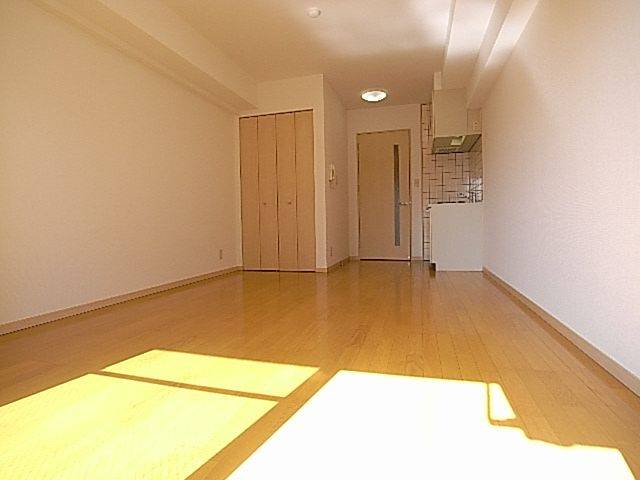 家具の配置に困らないリビングですね