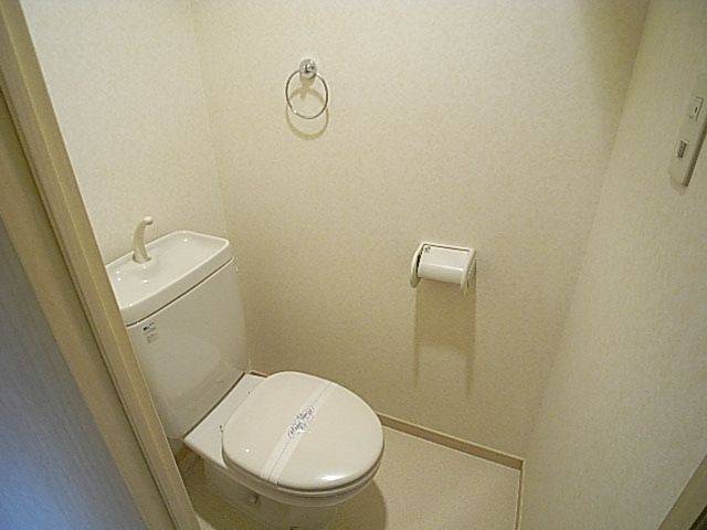 清潔感のあるトイレですね