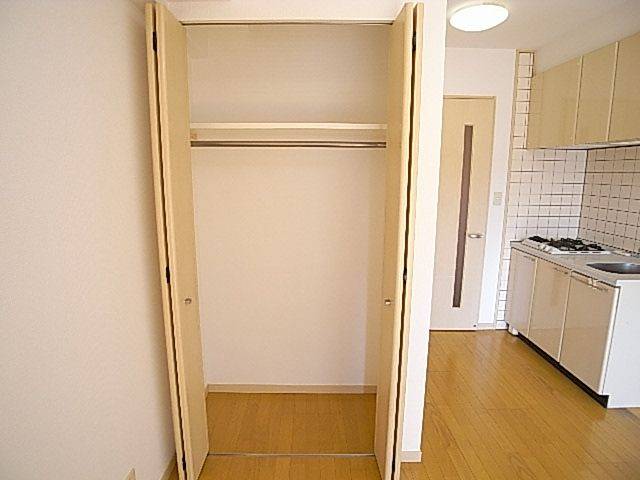 お洋服が多い方でも安心の収納力
