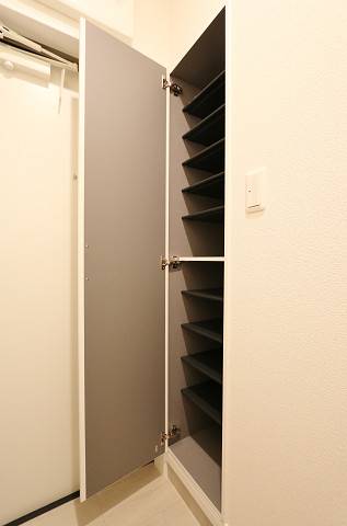 スニーカーからブーツまでたくさんの靴が収納出来ます