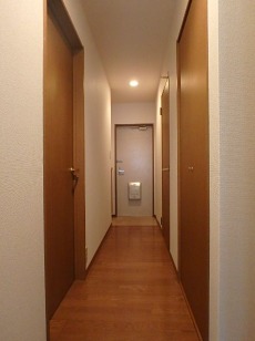 明るい玄関でお出迎え