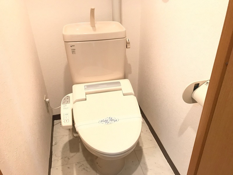 温水洗浄便座付きです