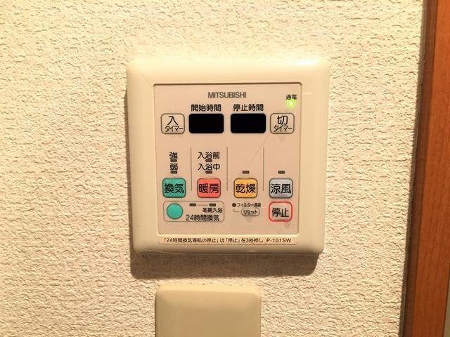 梅雨の時期でも味方の浴室乾燥機