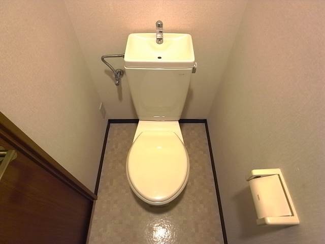 清潔感のあるトイレですね