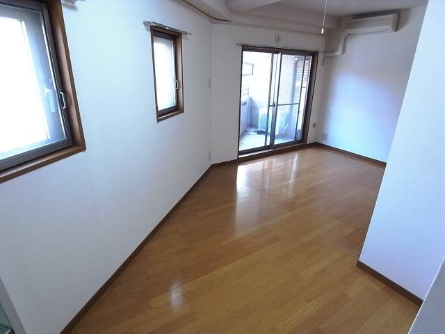 こちらは寝室にいかがでしょうか。