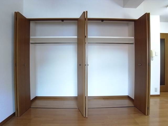 お洋服が多い方でも安心の収納