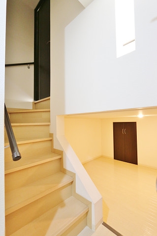 部屋へ繋がる階段です