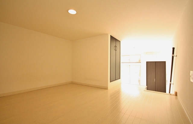 ロフトは荷物置きにも寝室にも使えますよ