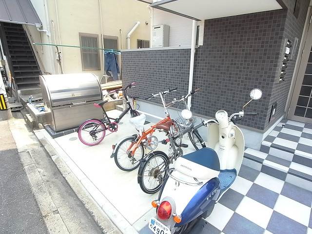 敷地内駐輪場・ゴミ置き場ございます