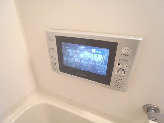 なんと浴室にテレビが付いてます