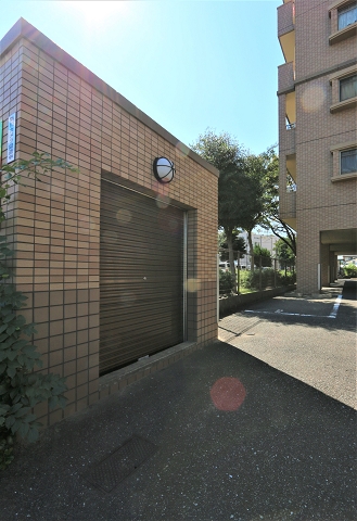 共用のゴミ置き場があります