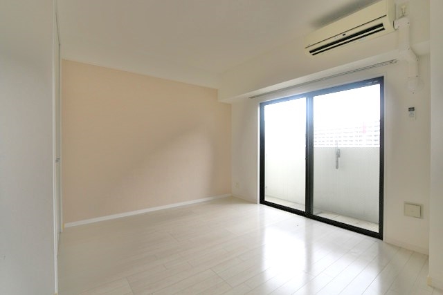 キッチン側からのリビングになります