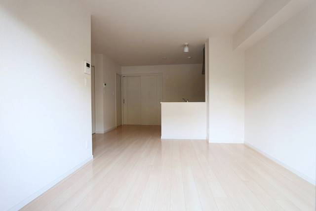 広さがあるのでソファーの置き場所にも困らなさそうですね