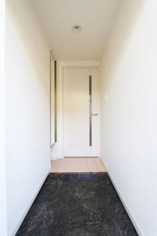 スッキリとした玄関でお出迎え