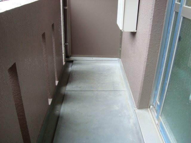 晴れた日はこちらで洗濯物を干してください