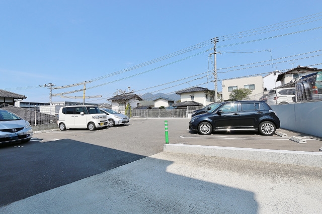 敷地内に駐車場もあります