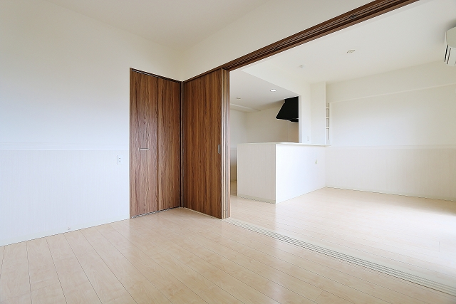 落ち着く色調のお部屋です