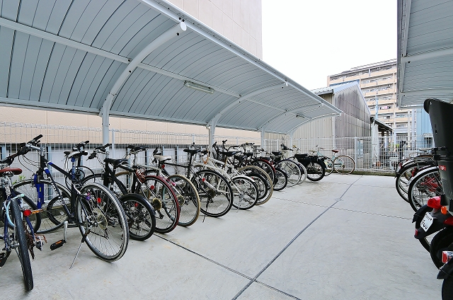 屋根付き駐輪場です