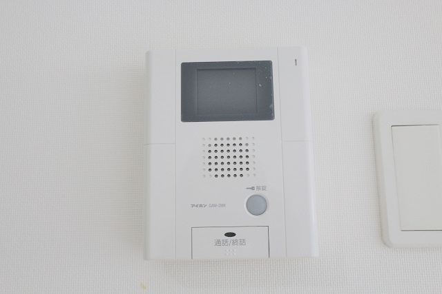 女性の方も安心のモニターフォン付き