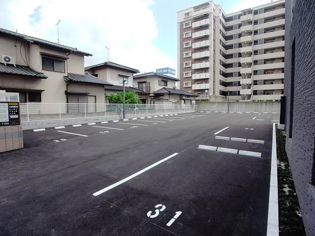 敷地内平置き駐車場あります