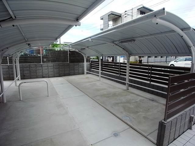 屋根付の駐輪場で安心です