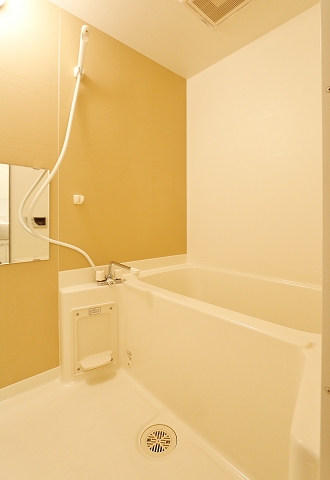 オシャレなバスルーム空間で日々の疲れを癒してください