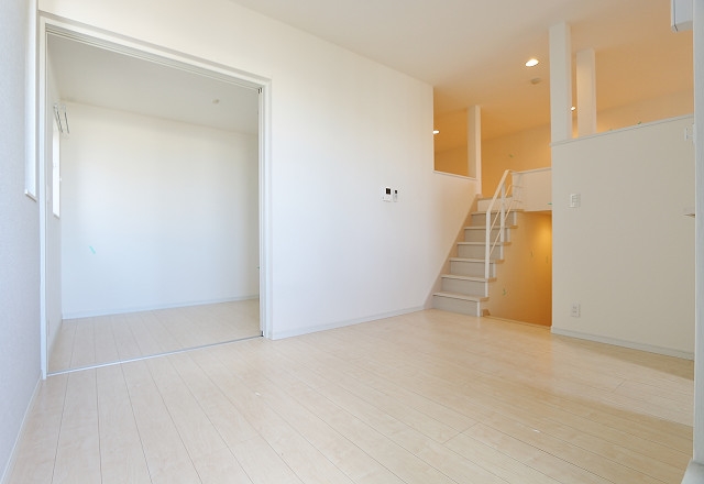 窓も多く開放的な空間になってます