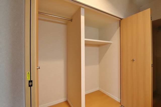 奥行きのあるクローゼットでお部屋スッキリ