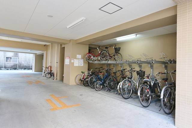 屋内に自転車置き場があり雨に濡れる心配はありません