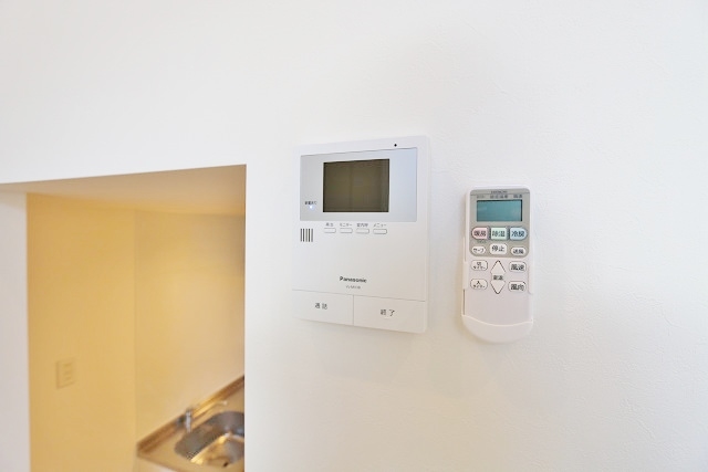 来客者はこちらのモニターフォンで確認できます