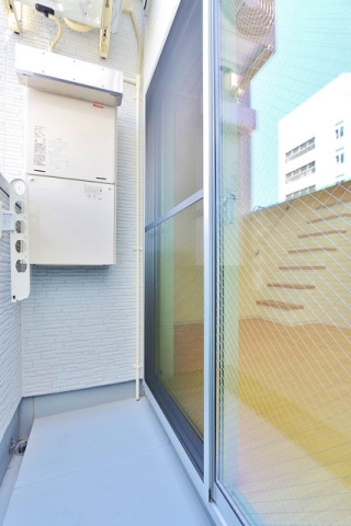 洗濯物は充分に干せます。シャッターも付いてますよ