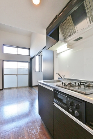オシャレなキッチンでグリルも付いています