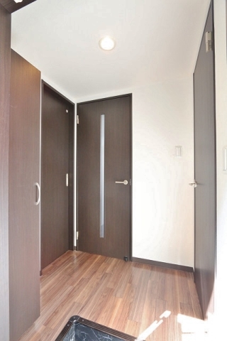 広い玄関でお出迎え出来ます