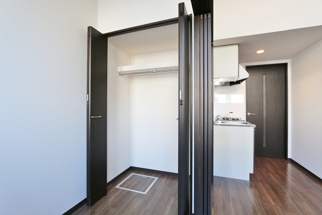 奥行きのあるクローゼットでお部屋スッキリ