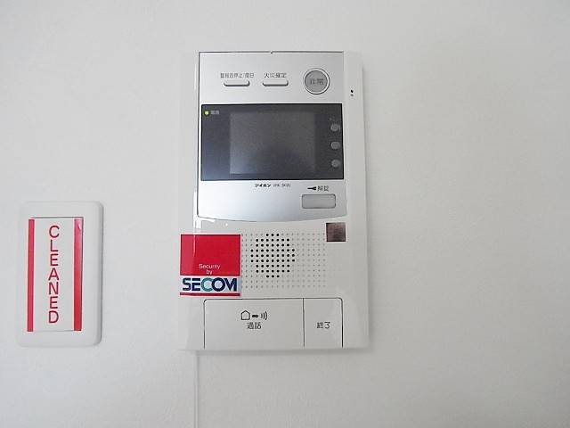 SECOM連動のモニターフォンで女性の一人暮らしも安心