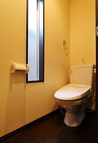 清潔感のあるトイレですね