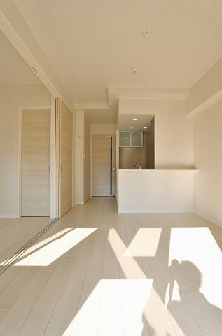 白基調の明るいお部屋です