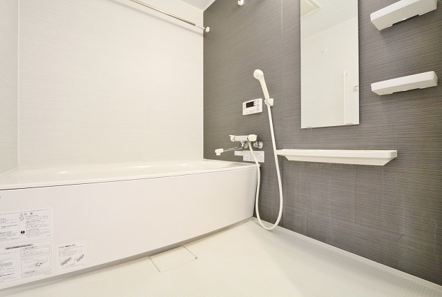 足もゆっくり伸ばせそうな浴槽です